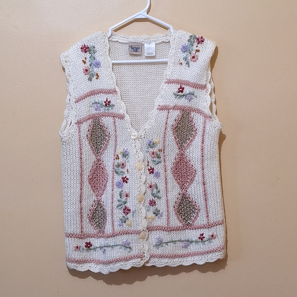 Huntington Ridge Jackets & Blazers - Vintage Huntington Ridge Knit Floral Embroidered Sweater Vest